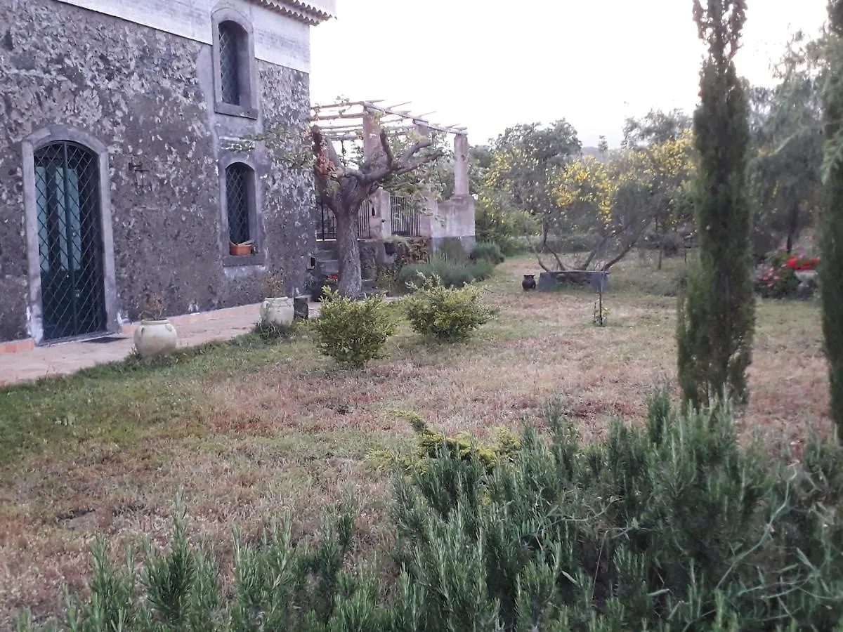 Bed and Breakfast Contrada Zerbate Aci SantʼAntonio 2*,